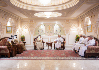 Seine Majestät Sultan Haitham bin Tarik empfängt den König des Königreichs Bahrain