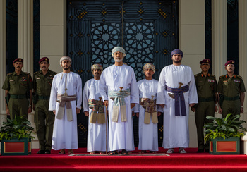 Sa Majesté le Sultan accomplit la prière de l’Aïd al Fitr à la mosquée Al Zulfa, le 2/5/2022