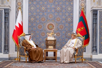 Su Majestad el Sultán recibe al Príncipe Heredero del Reino de Bahrein