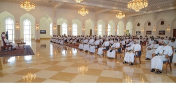 Sa Majesté le Sultan rencontre les cheikhs des wilayas du gouvernorat de Dhofar