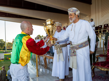 Sa Majesté le Sultan préside le Festival royal des courses de chevaux