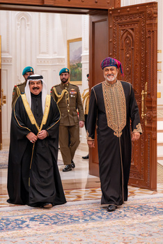 Seine Majestät Sultan Haitham bin Tarik empfängt Seine Majestät König Hamad bin Isa Al Khalifa, König des Königreichs Bahrain
