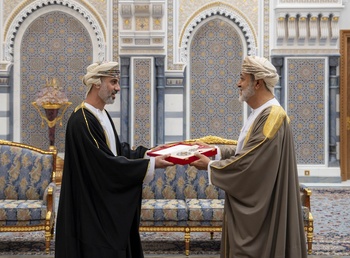 Seine Majestät der Sultan verleiht den Orden Al Rusukh (zweite Klasse)