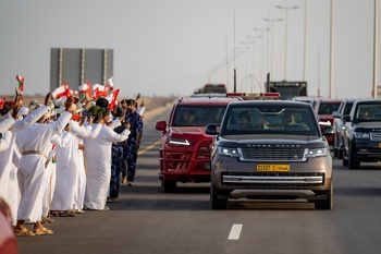 Visite de Sa Majesté le Sultan dans plusieurs wilayas des gouvernorats de Dhofar et du gouvernorat d\'Al Wusta 