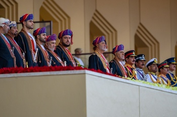 Sa Majesté le Sultan, Commandant suprême, place sous son haut patronage le grand défilé militaire à l’occasion de la glorieuse Fête nationale