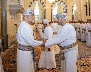 Prière de l’Aïd à la grande mosquée Sultan Qaboos, dans la wilaya de Bouchher, gouvernorat de Mascate, le 31/03/2025