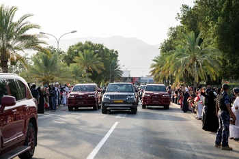 Seine Majestät der erhabene Sultan unternimmt einen Inspektionsbesuch in den Gouvernoraten Nord-Asharqiyya und Süd-Asharqiyya — 29.04.2026