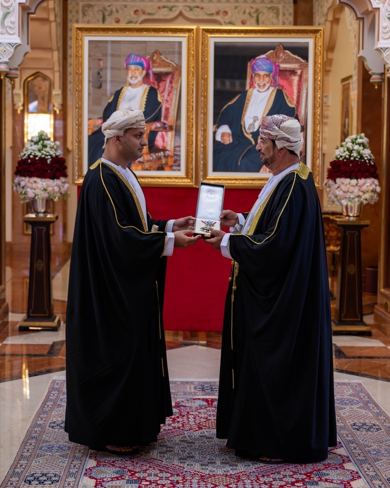 HM The Sultan Grants the Royal Commendation Order to a Number of Their Honors and Their Excellencies