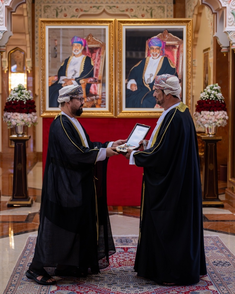 جلالةُ السُّلطان يمنحُ وسام الإشادة السُّلطانية لعددٍ من أصحاب الفضيلة والسّعادة