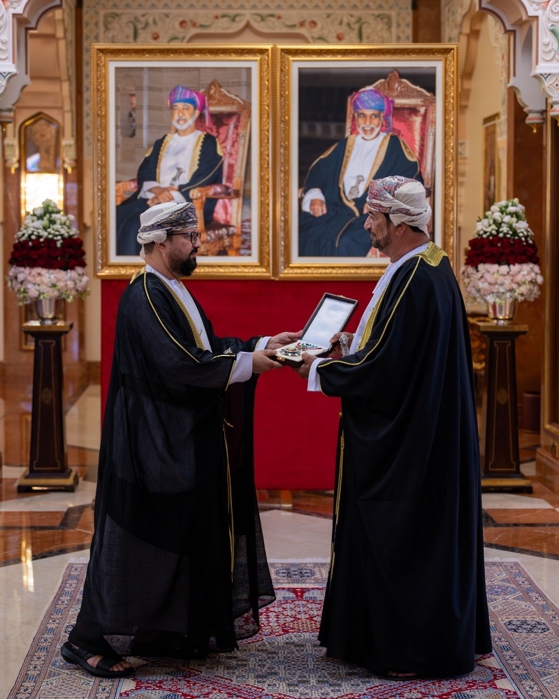 HM The Sultan Grants the Royal Commendation Order to a Number of Their Honors and Their Excellencies