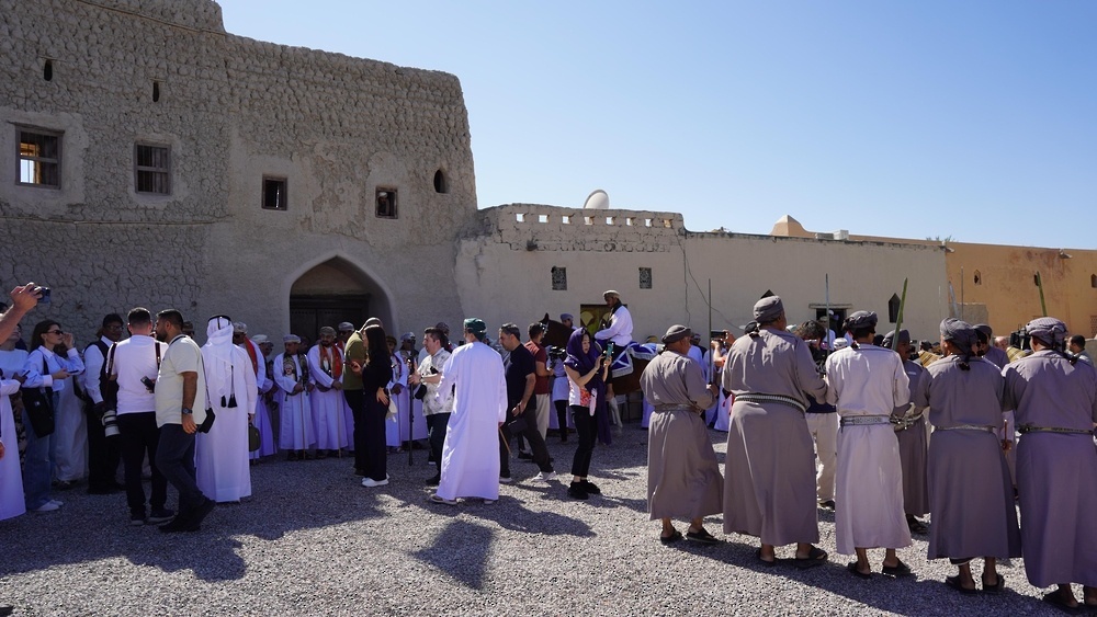 More than 50 Media Professionals Visit Wilayat of Adam to Learn About Its Historical Landmarks