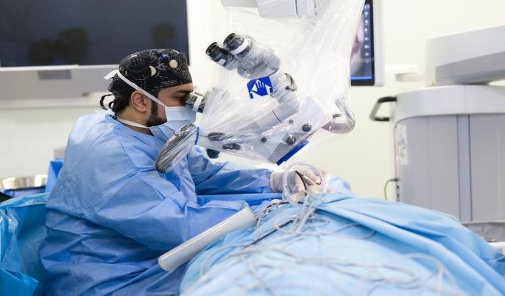 大学医療都市、人工内耳および骨導補聴器移植プログラムを開始