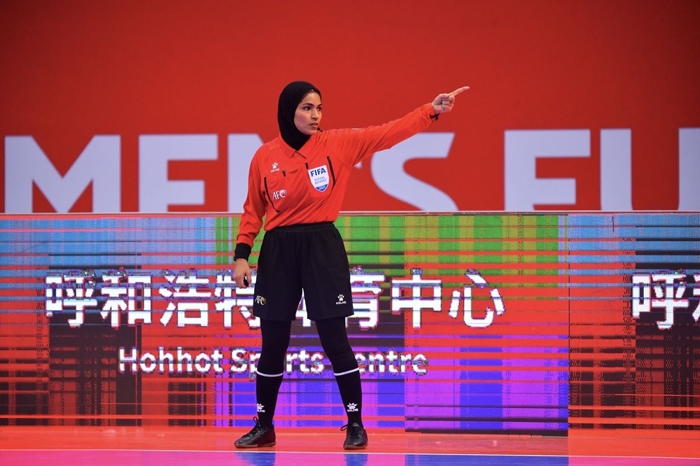 阿曼苏丹国女子足球裁判事业：稳步崛起，迈向国际舞台