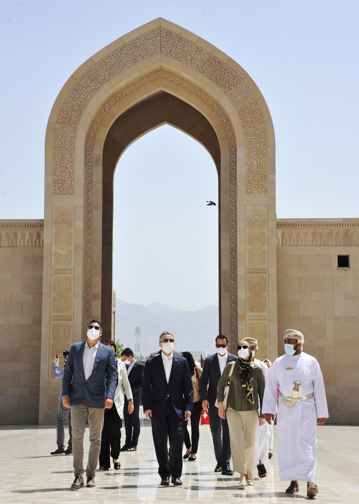 Swiss Official Visits Sultan Qaboos Grand Mosque